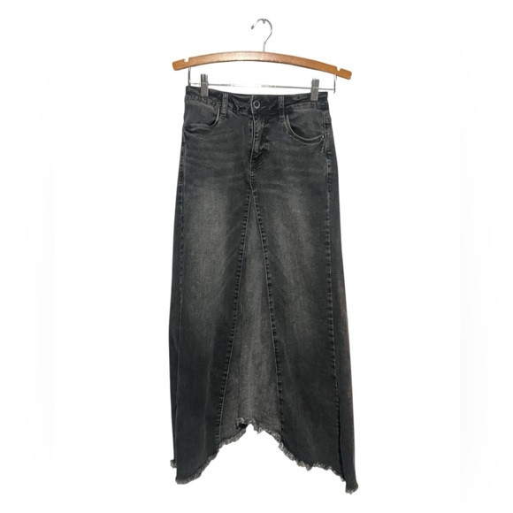 Wash Lab Dresses & Skirts - Wash Lab Women’s Black Washed Denim Midi Maxi Skirt Size 25 Frayed Hem